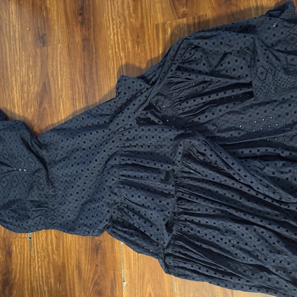 VERONICA BEARD
Satori Eyelet Short-Sleeve Maxi Dress - Picture 6 of 7